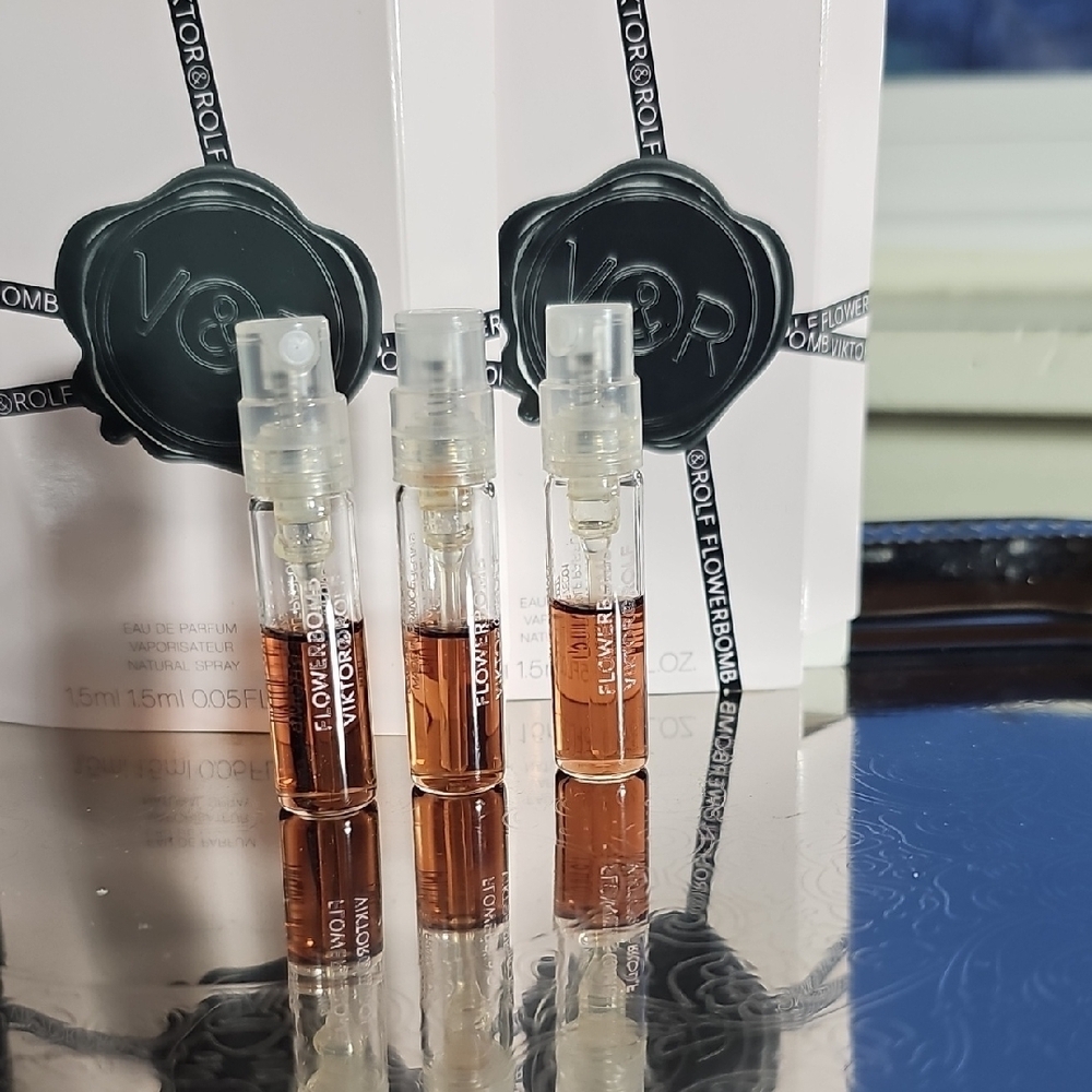 Viktor & Rolf Flowerbomb Eau De Parfum Perfume Spray Samples 0.05 Fl oz X 3 - Picture 4 of 4